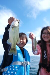大小よく釣れる秋の琵琶湖